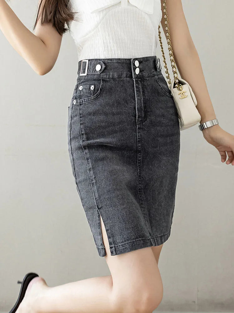 Plus Sizes to 5XL Denim Skirt with Zipper and Button Closure and Pockets. Comes in Denim blue and Faded Denim Black
