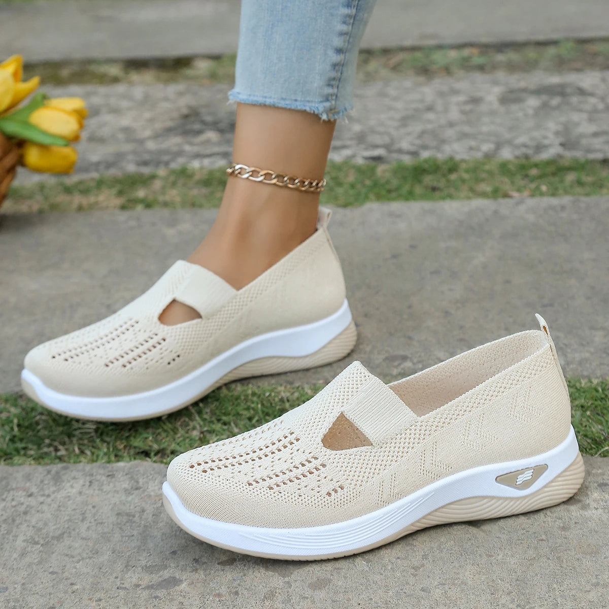 Women's casual shoes, solid color, breathable, soft-soled, lightweight walking shoes, low-top knit