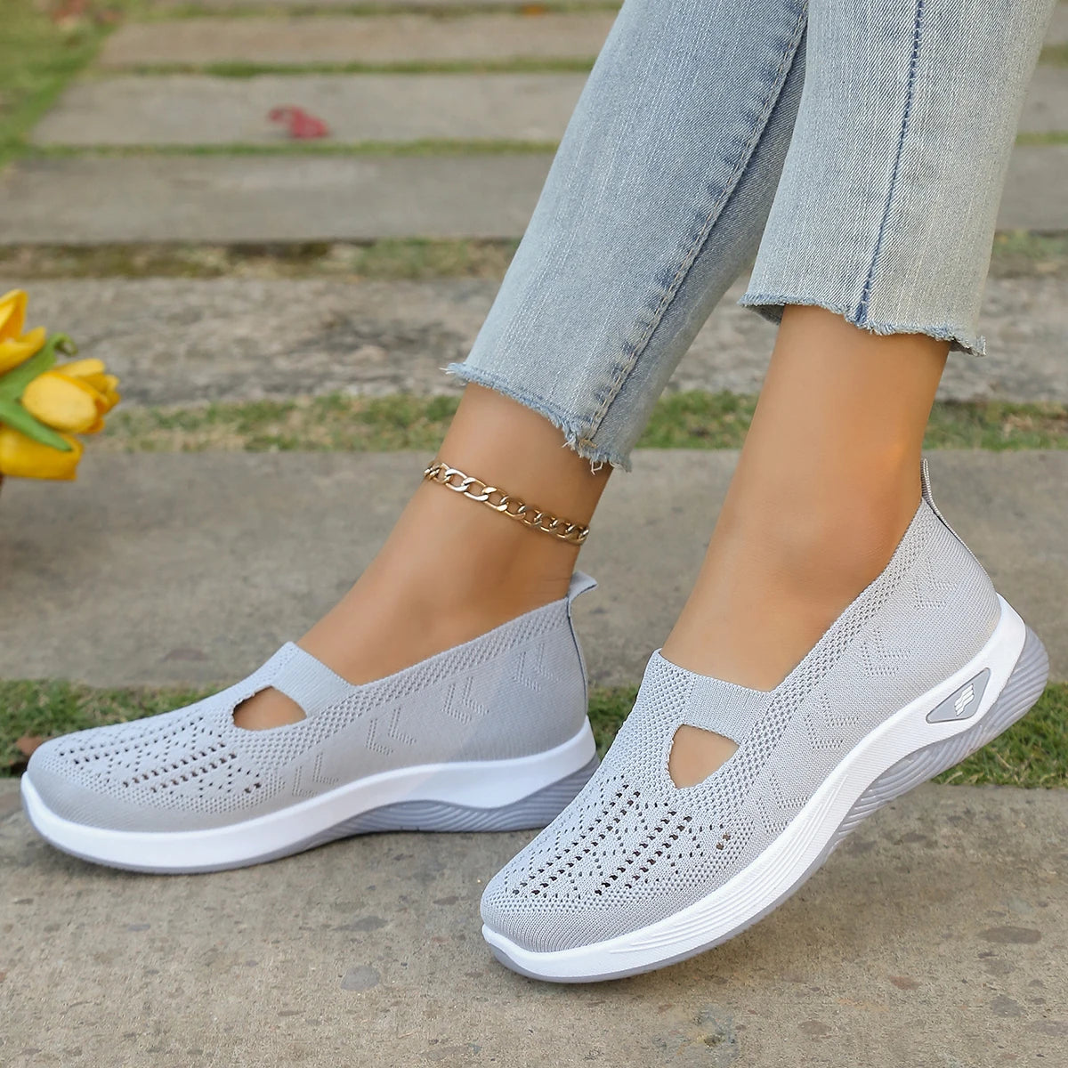 Women's casual shoes, solid color, breathable, soft-soled, lightweight walking shoes, low-top knit