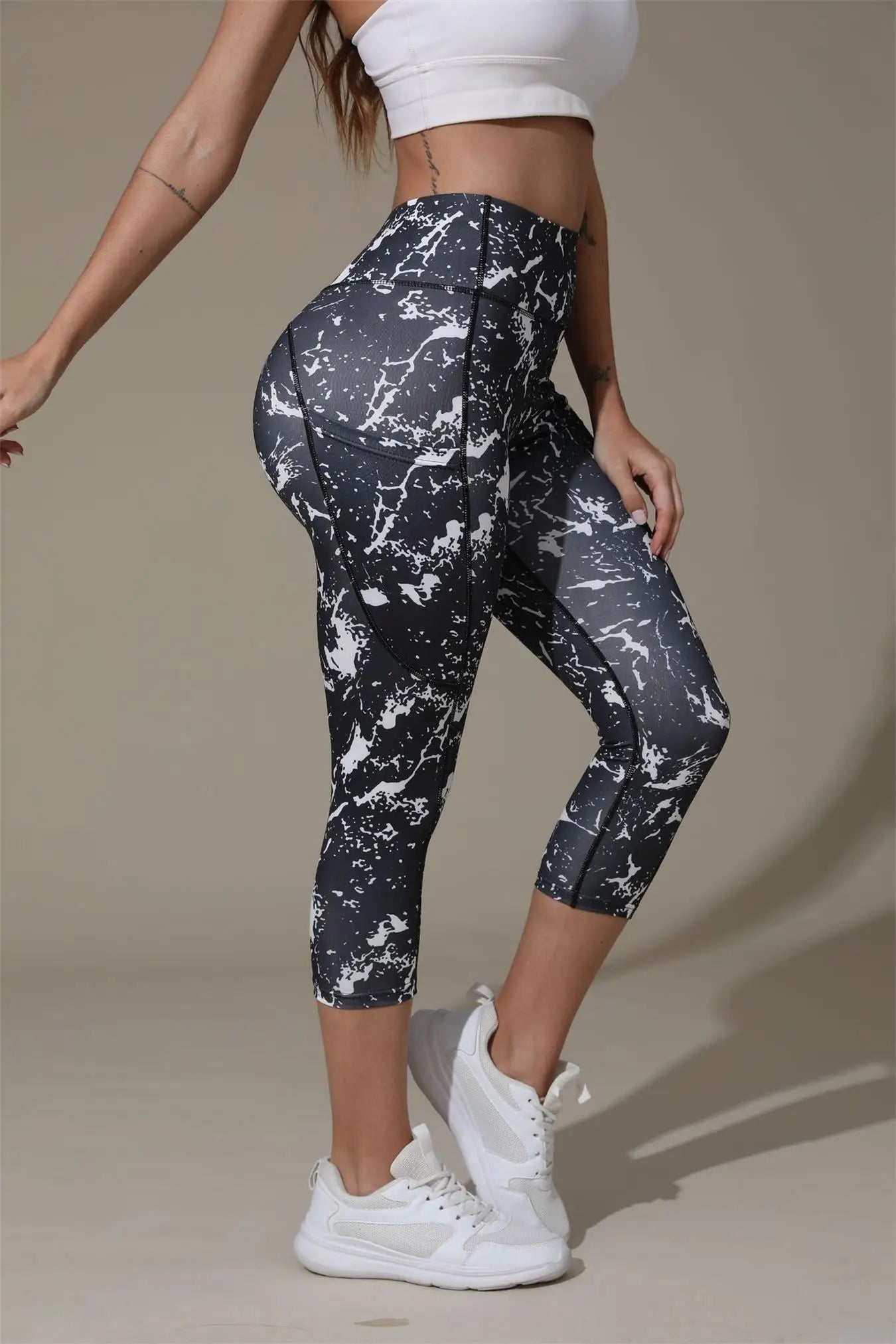 Sizes to 2XL printed yoga pants, Hip-lifting, High-waisted leggings, Casual wear or workout capris