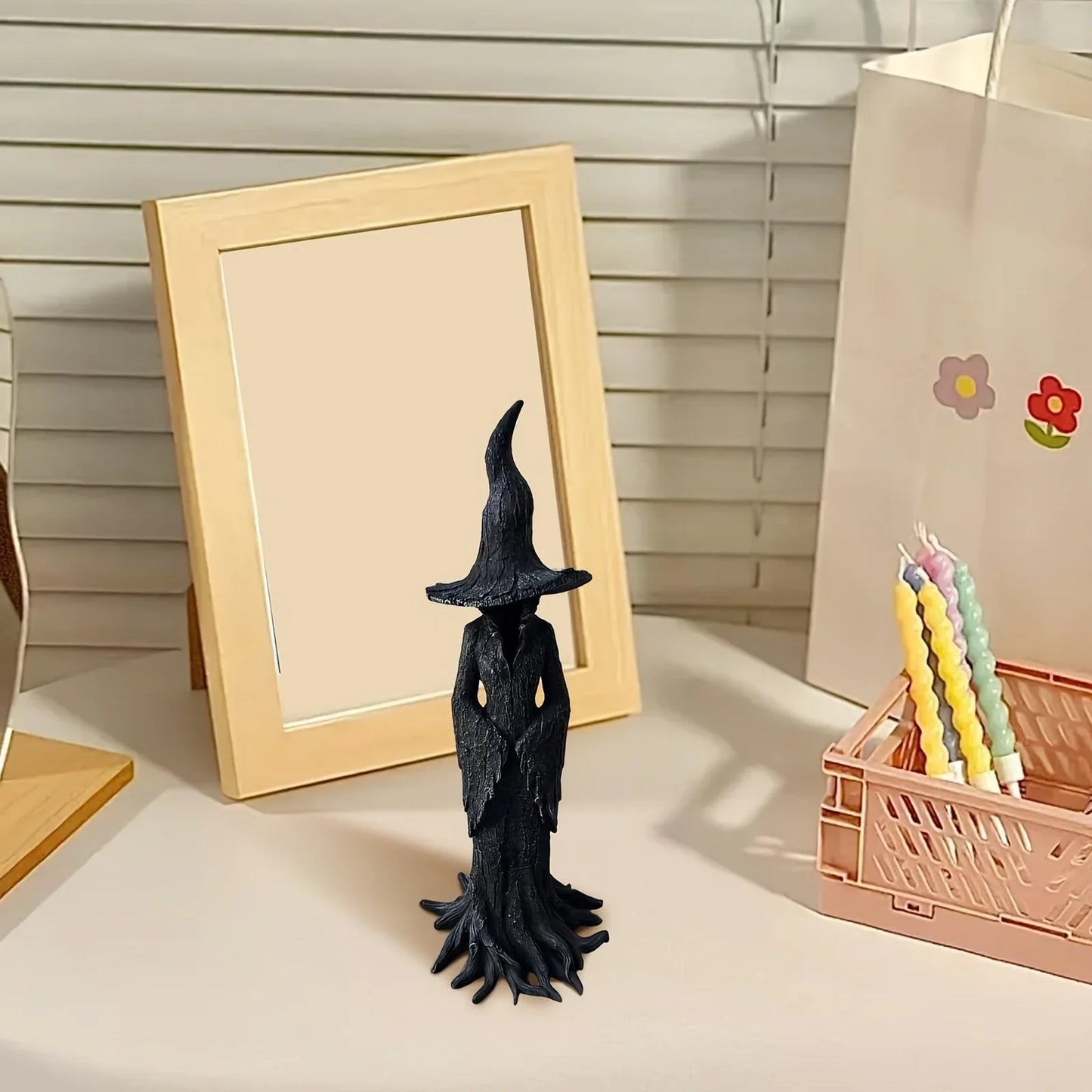 Dark Halloween Resin Witch Statue, Retro Gothic Horror Decor, Collectible Figurine