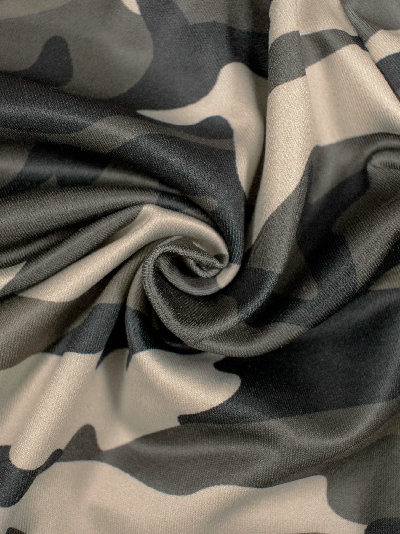 Plus Size to 4XL Women's Camo Capri Leggings with Side Stripe Cutouts High Elasticity Knit