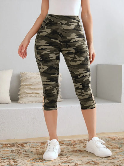 Plus Size to 4XL Women's Camo Capri Leggings with Side Stripe Cutouts High Elasticity Knit