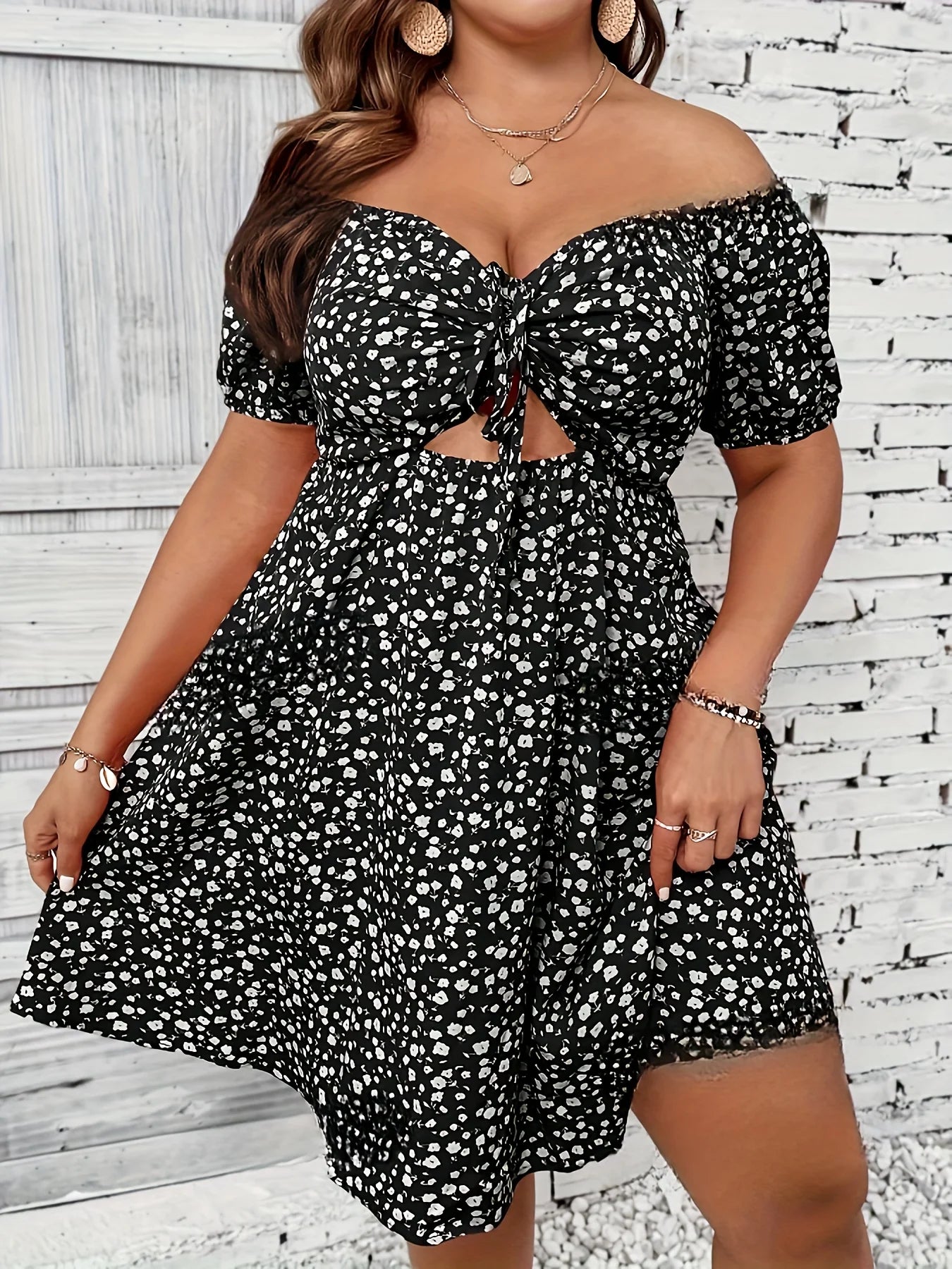 Sizes to 4XL  Floral Print Dress, Casual Off-the-Shoulder Short Strapless Dress with a Peek-A-Boo