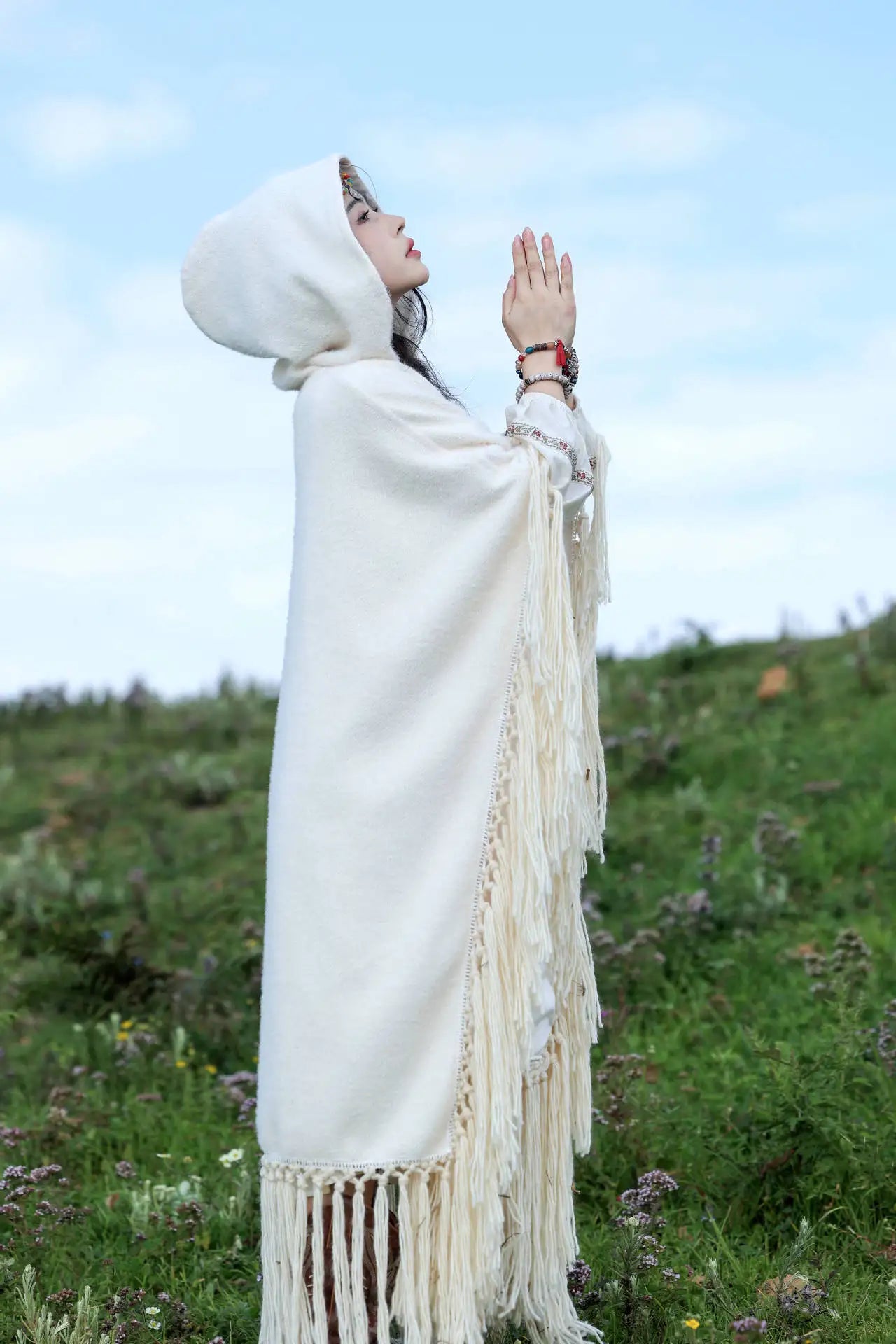 Boho Tassels Handmade Knitted Capes Thick Warm Ethnic Cloak Poncho (Red and Off White)