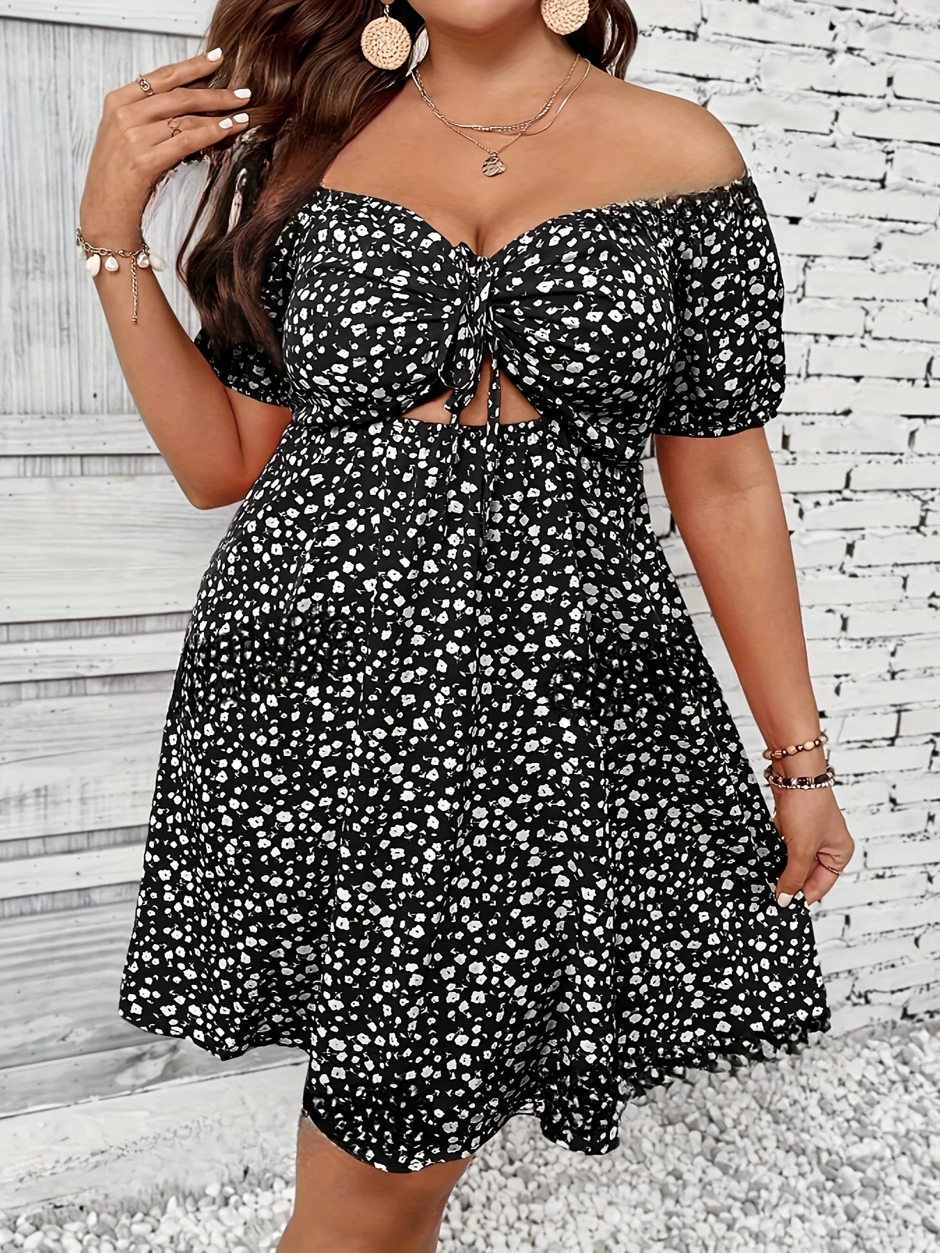 Sizes to 4XL  Floral Print Dress, Casual Off-the-Shoulder Short Strapless Dress with a Peek-A-Boo
