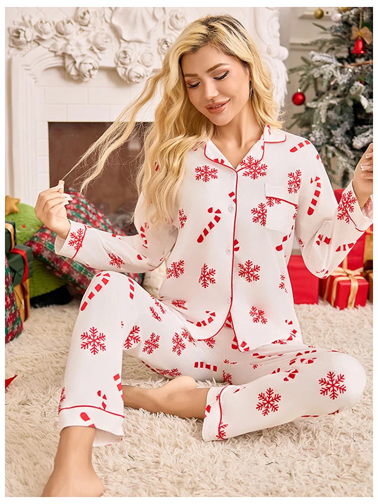 Christmas Long Sleeved Long Pants Snowflake Print Pajamas in Red, Green, White