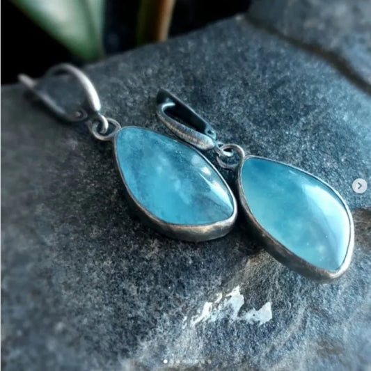Vintage Silver Color Irregular Shape Paste Blue Stone Pattern Silver boarder