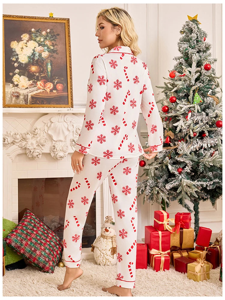 Christmas Long Sleeved Long Pants Snowflake Print Pajamas in Red, Green, White